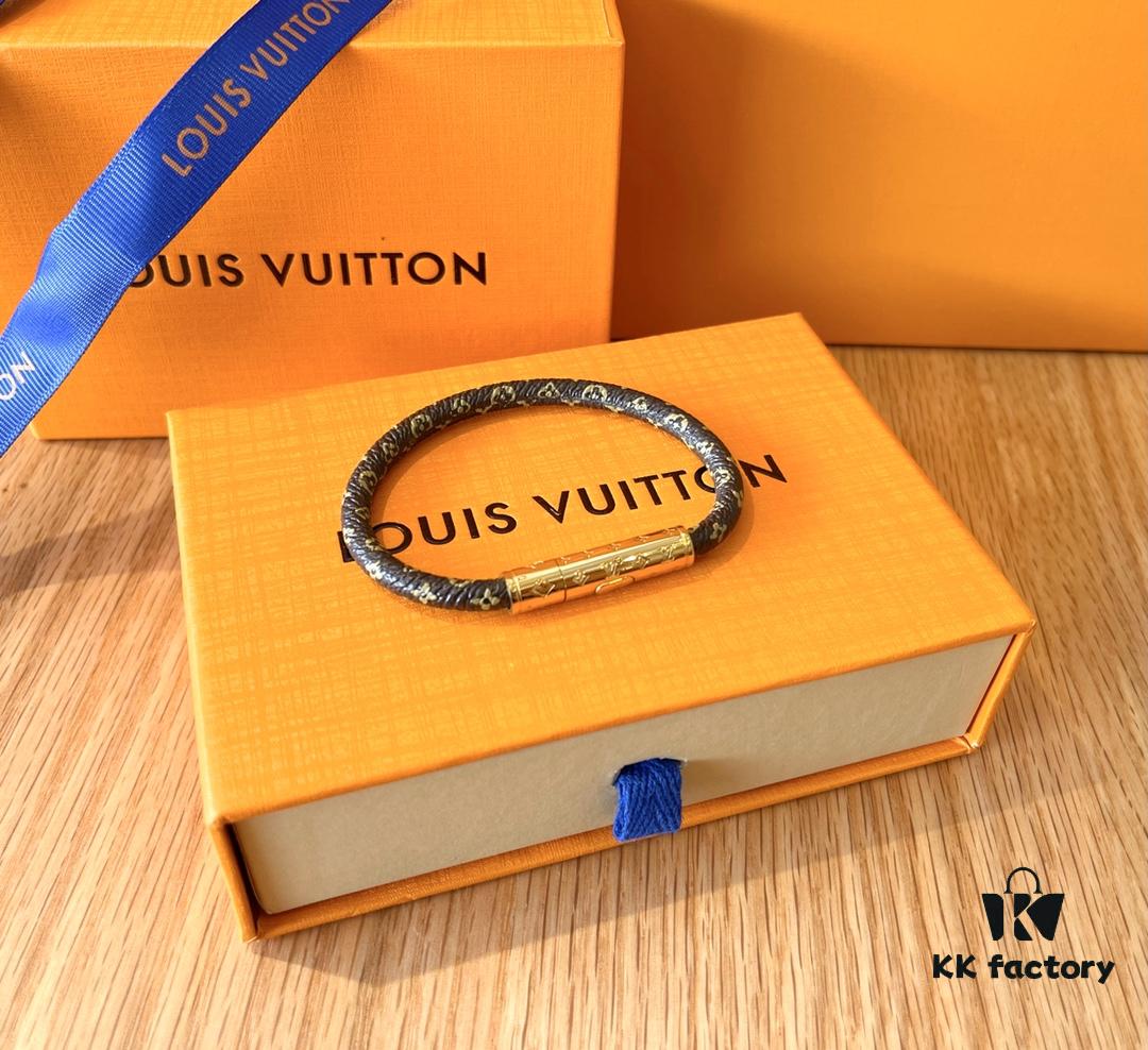 692fceb299f2d84055c89aad Louis Vuitton CONFIDENTIAL Unisex Monogram Long Buckle Leather Rope Bracelet (High-End Proxy Version, Comparable to Authentic)