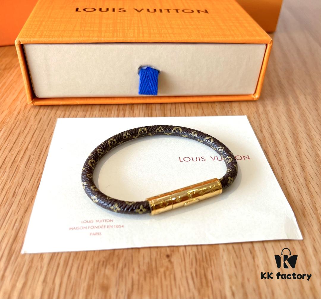 692fceb399f2d84055c89aae Louis Vuitton CONFIDENTIAL Unisex Monogram Long Buckle Leather Rope Bracelet (High-End Proxy Version, Comparable to Authentic)