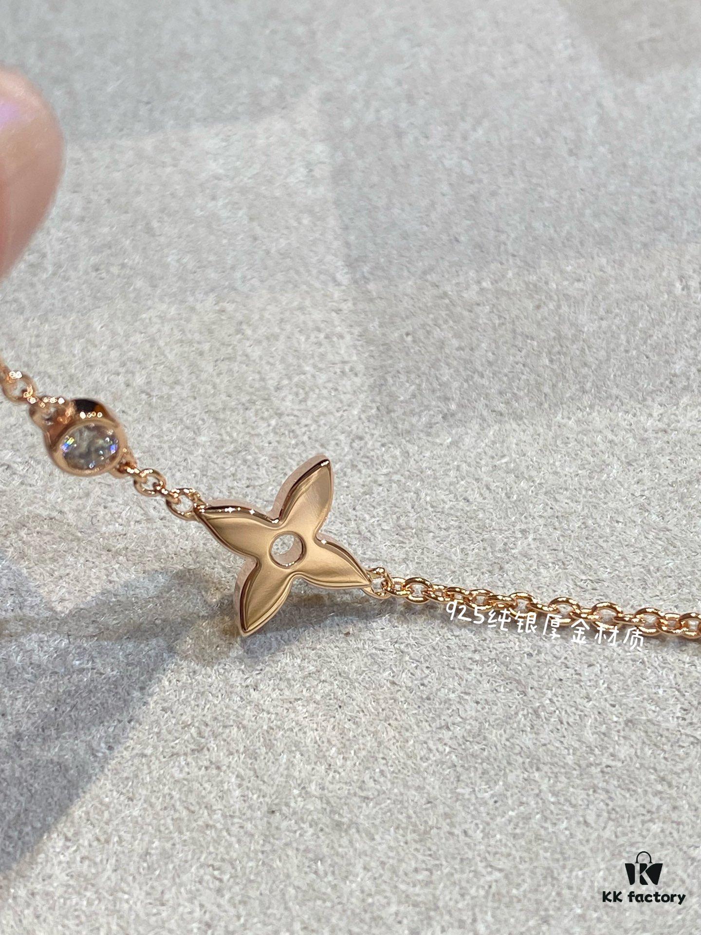 692fcee199f2d84055c89b02 New Arrival LV Classic Monogram Single Diamond Mini Bracelet Idylle Blossom Series