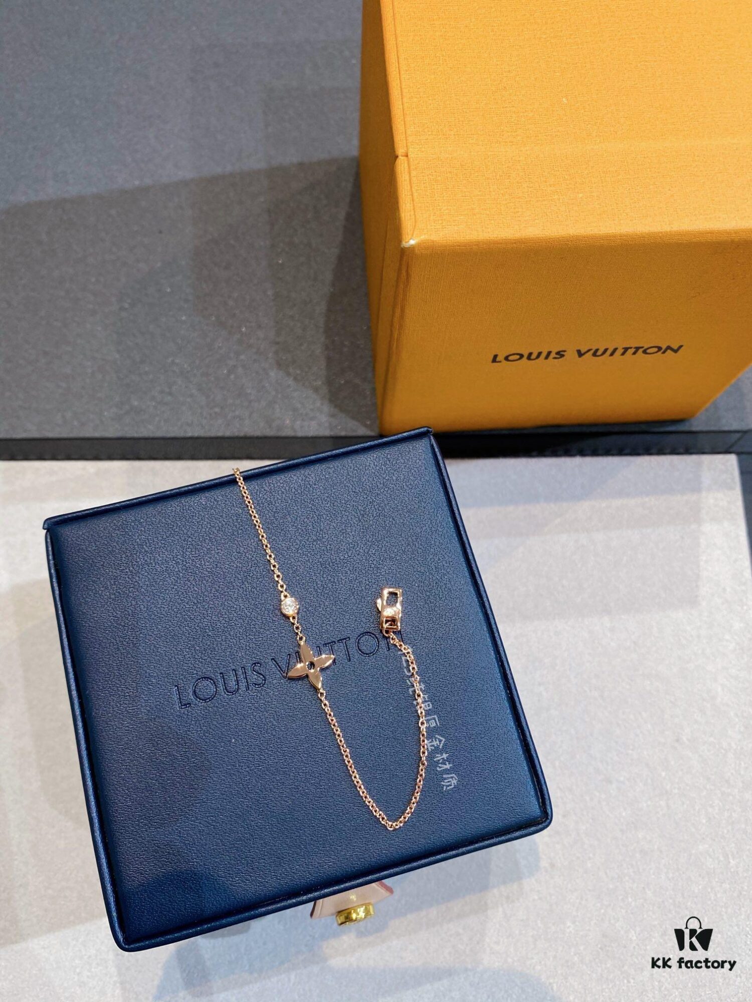 692fcef299f2d84055c89b1a New Arrival LV Classic Monogram Single Diamond Mini Bracelet Idylle Blossom Series