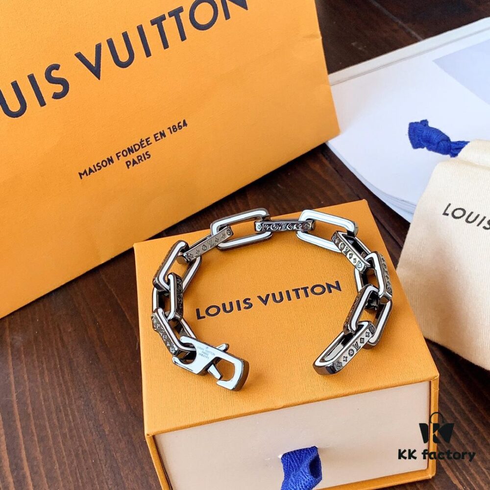 692fcf0b99f2d84055c89b50 LV Latest Louis Vuitton Men's 316 Stainless Steel Bracelet, Tricolor: Iridescent + Silver, Full Metal Construction, Exquisitely Crafted