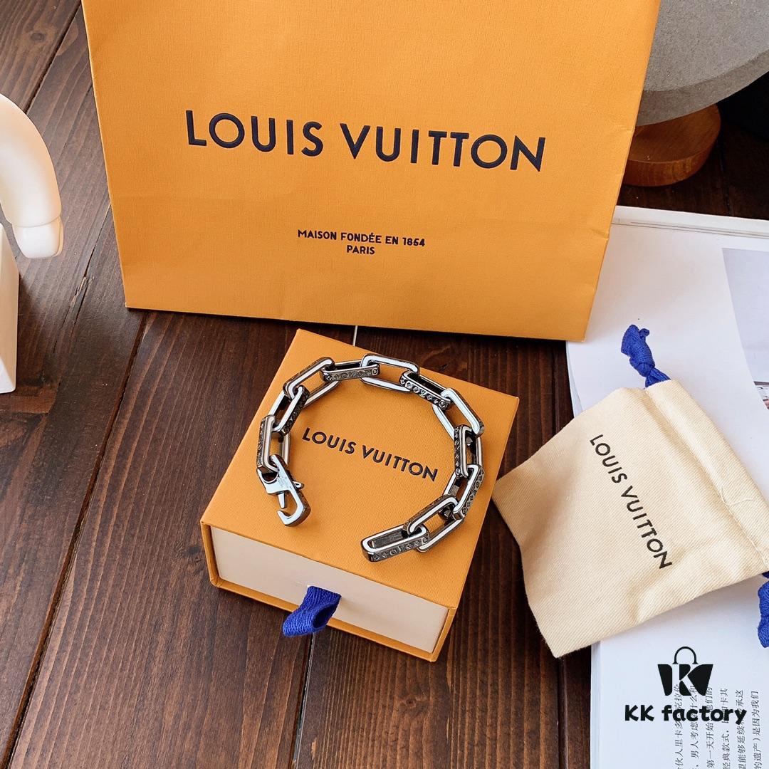 692fcf0b99f2d84055c89b51 LV Latest Louis Vuitton Men's 316 Stainless Steel Bracelet, Tricolor: Iridescent + Silver, Full Metal Construction, Exquisitely Crafted