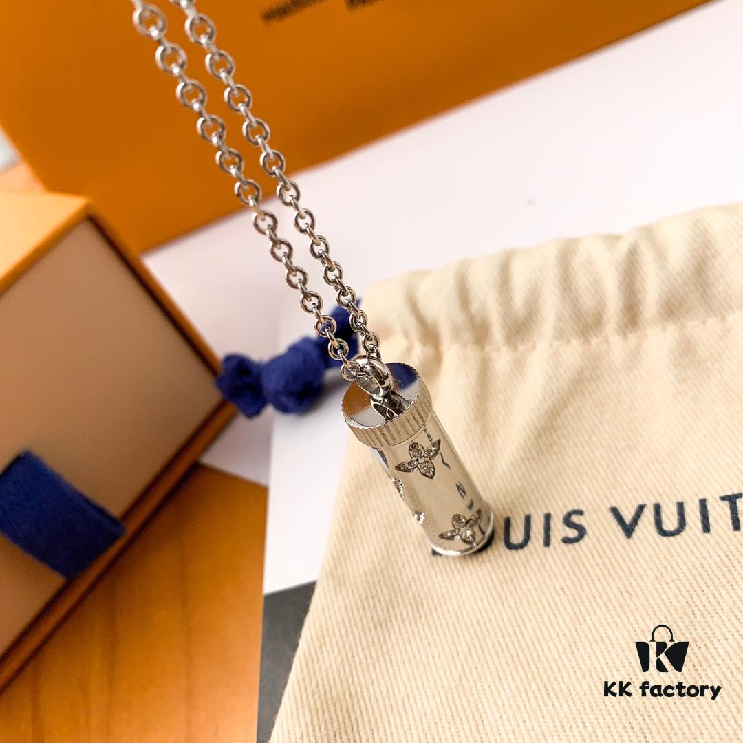 692fcf1599f2d84055c89b68 LV Latest MONOGRAM STRASS Unisex Necklace with Swarovski Crystals