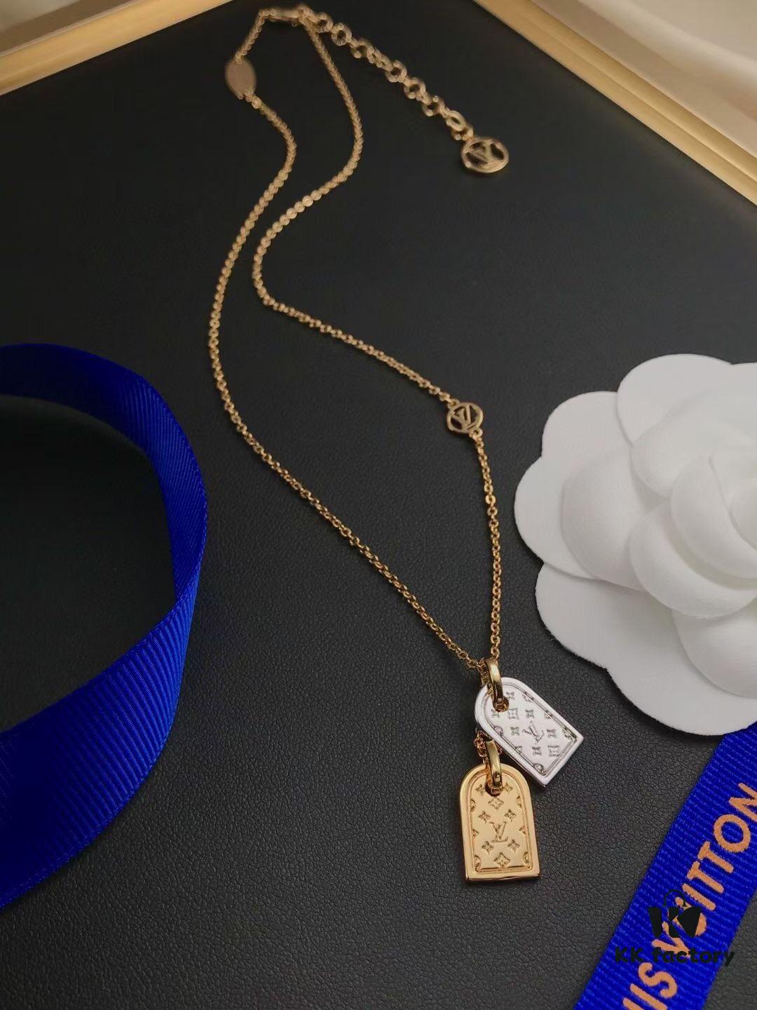 692fcf2d99f2d84055c89b88 LV Nanogram Pendant Necklace, Recommended by Influencers! Two-Tone Mini Pendant with Beaded Chain, Featuring LV Logo and Monogram Pattern, Asymmetric Layered Design, Elegant and Stylish, Reversible Wear, Perfect as a Necklace or Collarbone Chain, Ideal for Layering