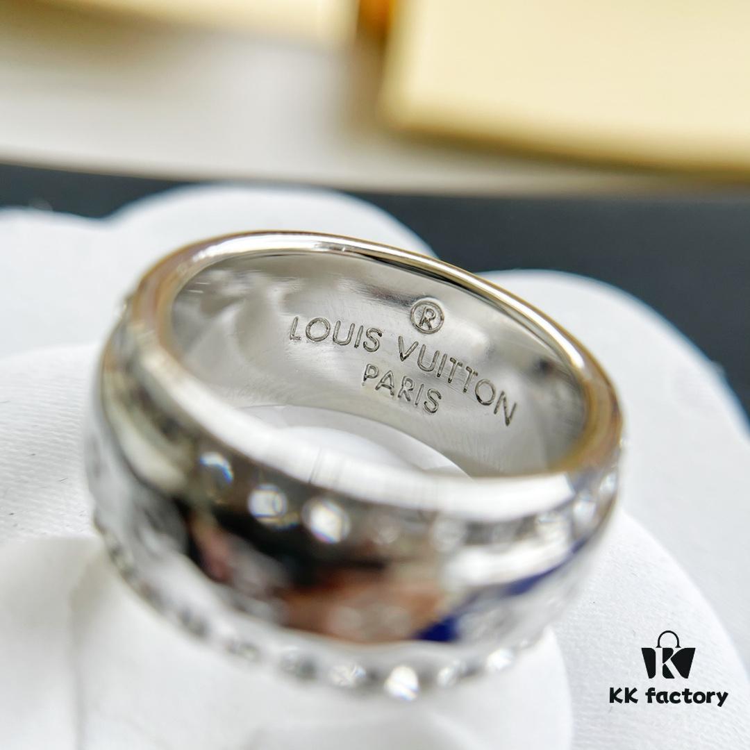 692fcf3699f2d84055c89b98 Louis Vuitton Couple's LV Ring, Unique Retro-Futuristic Design, Must-Have for Fashion-Forward Women