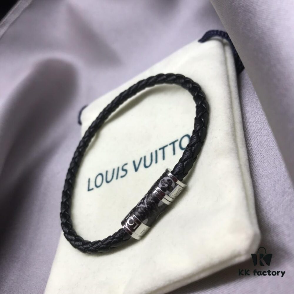 692fcf4e99f2d84055c89bbb LV Leather Strap New Style Water Bottle Leather Strap