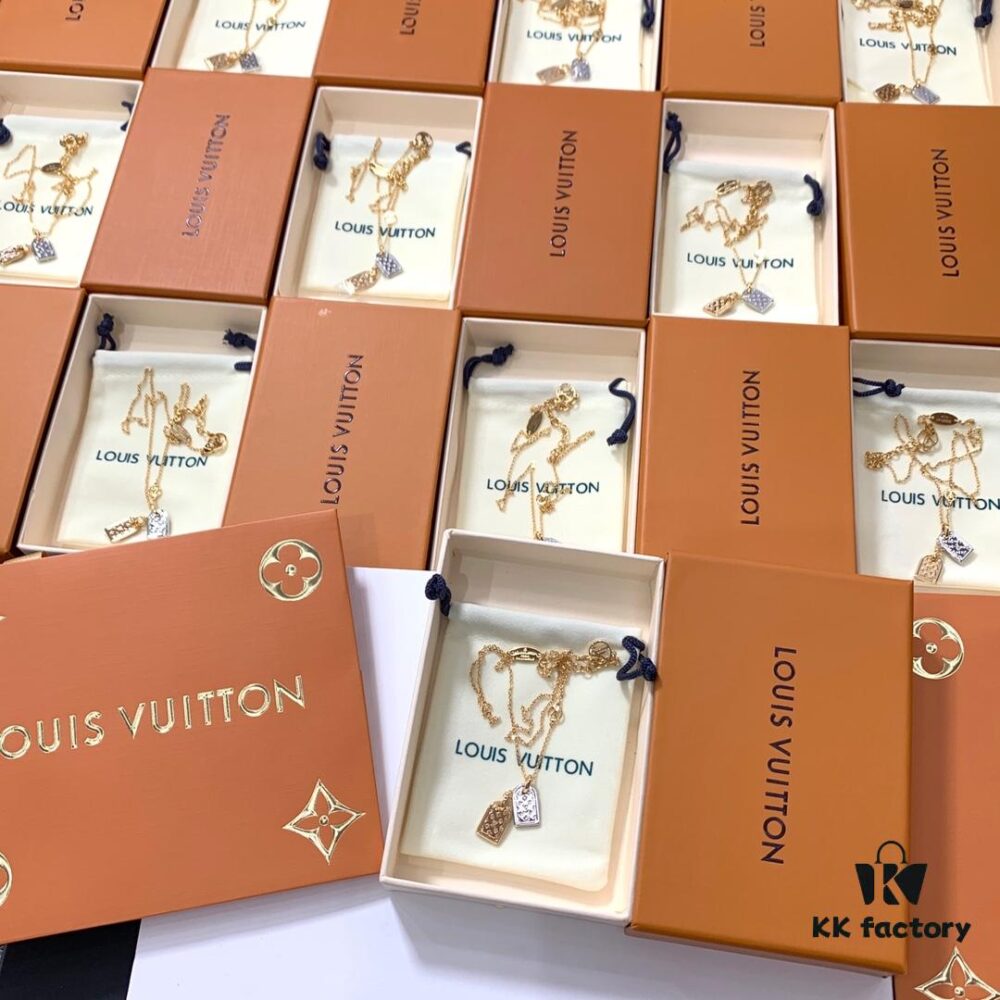 692fcf6799f2d84055c89bde Z, OMG, Absolutely Gorgeous, LV's Most Beautiful Necklace, Stunning Look When Worn, Breathtakingly Beautiful, Examine the Detail Photos Carefully, Our Mass Production Is Unmatched in the Entire Market, Every Detail Matches ZP Exactly, 18K Gold Plated Brass Like ZP, Electroplated with a Full 5 Layers of Thick Gold for Maximum Color Retention