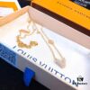 692fcf6c99f2d84055c89be9 LV Pearl Necklace Counter Exclusive, Limited Edition, Heavy Gold Plating, Elegant and Sophisticated, Versatile Design