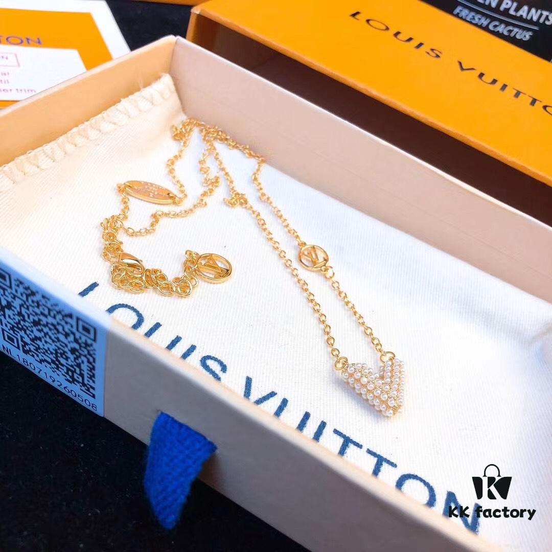 692fcf6c99f2d84055c89be9 LV Pearl Necklace Counter Exclusive, Limited Edition, Heavy Gold Plating, Elegant and Sophisticated, Versatile Design