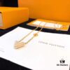 692fcf6d99f2d84055c89bea LV Pearl Necklace Counter Exclusive, Limited Edition, Heavy Gold Plating, Elegant and Sophisticated, Versatile Design