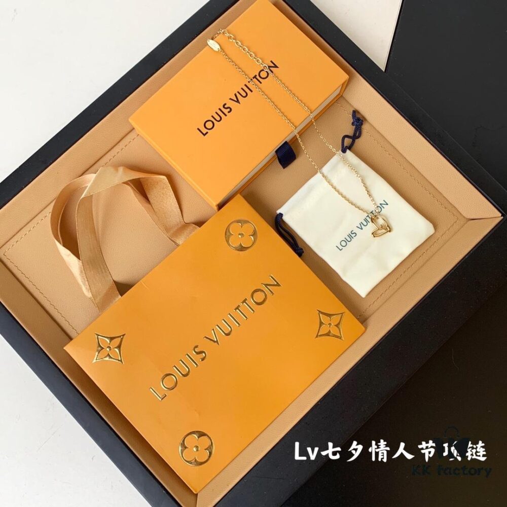 692fcf7099f2d84055c89bf1 L Valentine's Day Heart Necklace