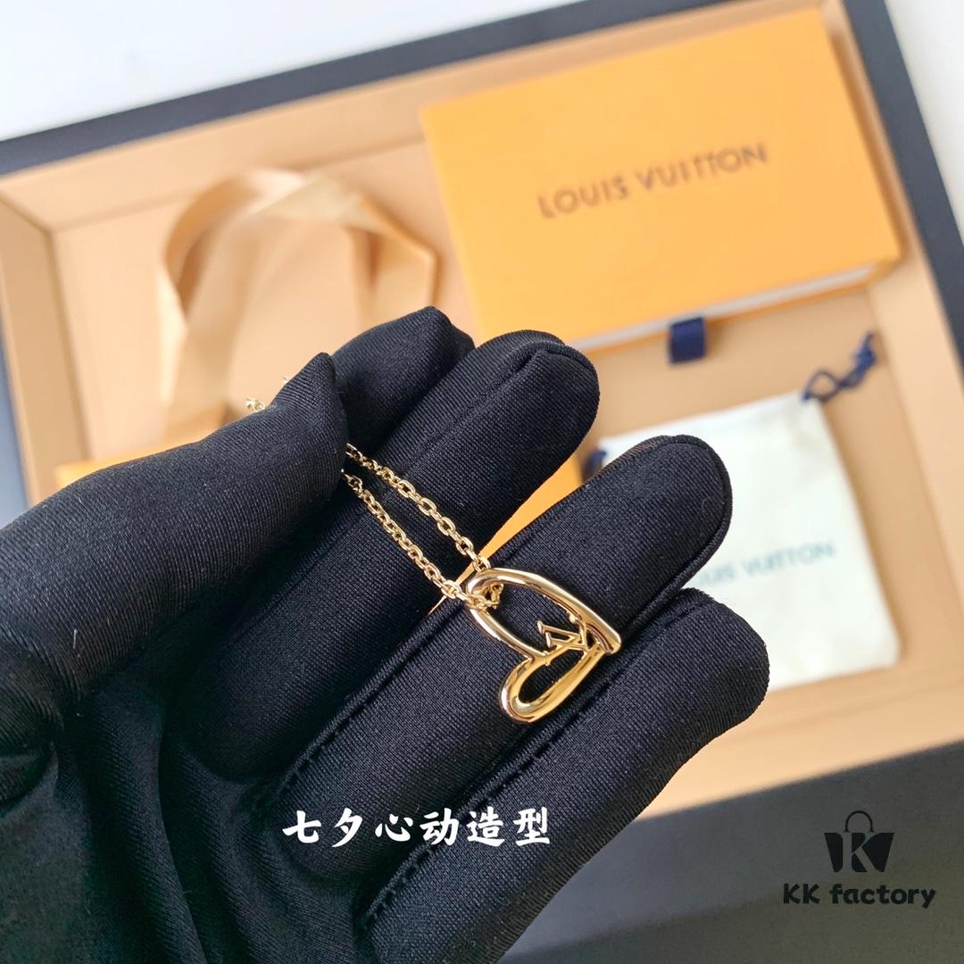 L Valentine's Day Heart Necklace