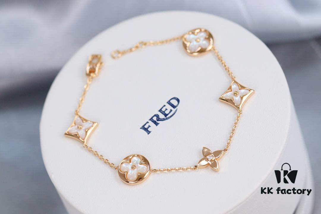692fcfac99f2d84055c89c60 LV Louis Vuitton Five-Flower Bracelet in V Gold, Never Fades