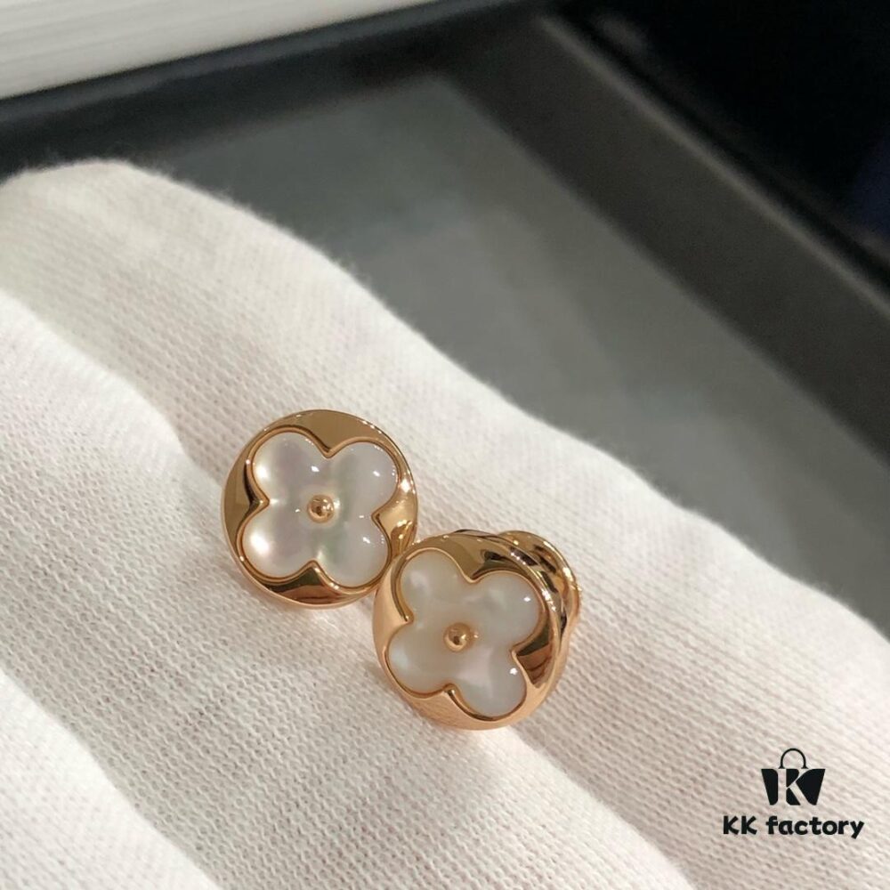 New Arrival, Classic LV Monogram AB Style Mother-of-Pearl Flower Earrings