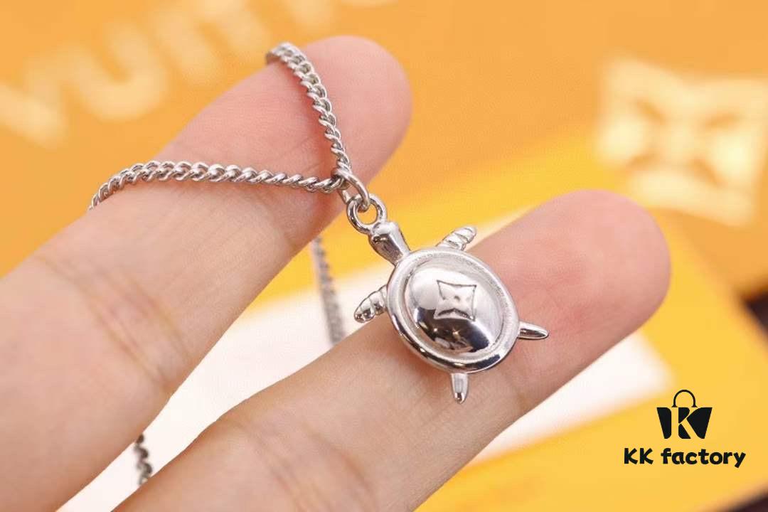 692fcfeb99f2d84055c89ce4 Louis Vuitton Aquatics Enamel Starfish and Turtle Necklace