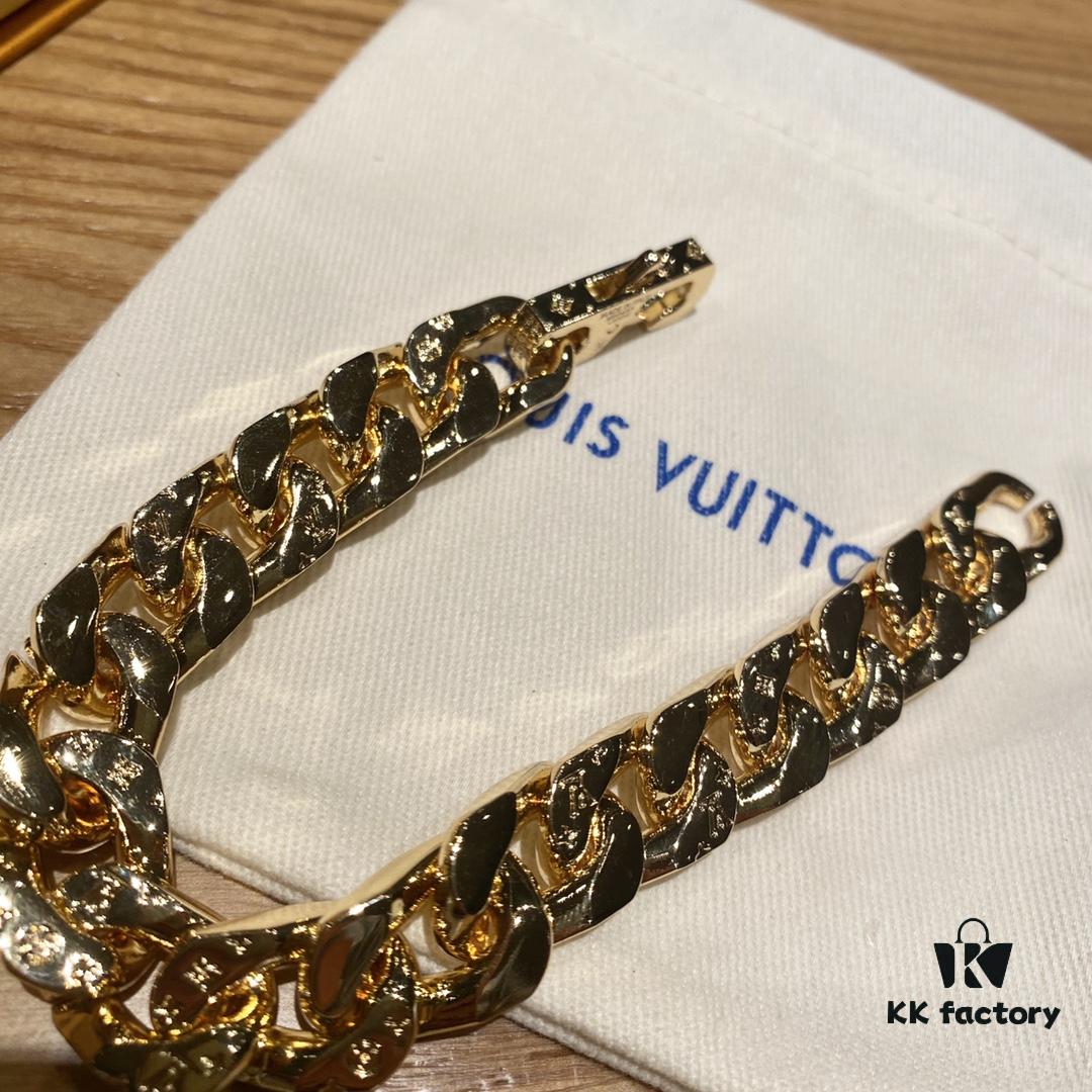 692fcffd99f2d84055c89d06 LV Gold Bracelet 🔥 Featuring Multiple Craftsmanship Techniques, the Rarest Release – Stunning on Wrist ✨✨ M68259 Chain Links Patches