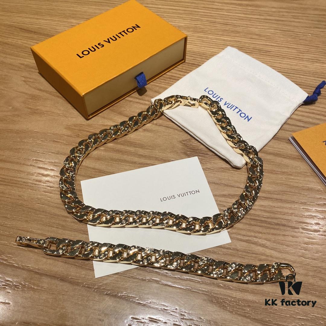 692fcfff99f2d84055c89d09 LV Gold Bracelet 🔥 Featuring Multiple Craftsmanship Techniques, the Rarest Release – Stunning on Wrist ✨✨ M68259 Chain Links Patches