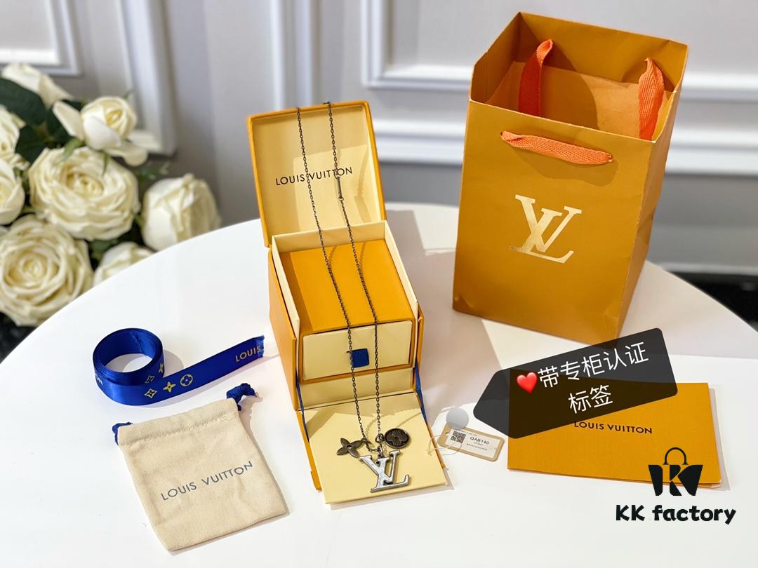 692fd05199f2d84055c89d8c LV Initiales Necklace