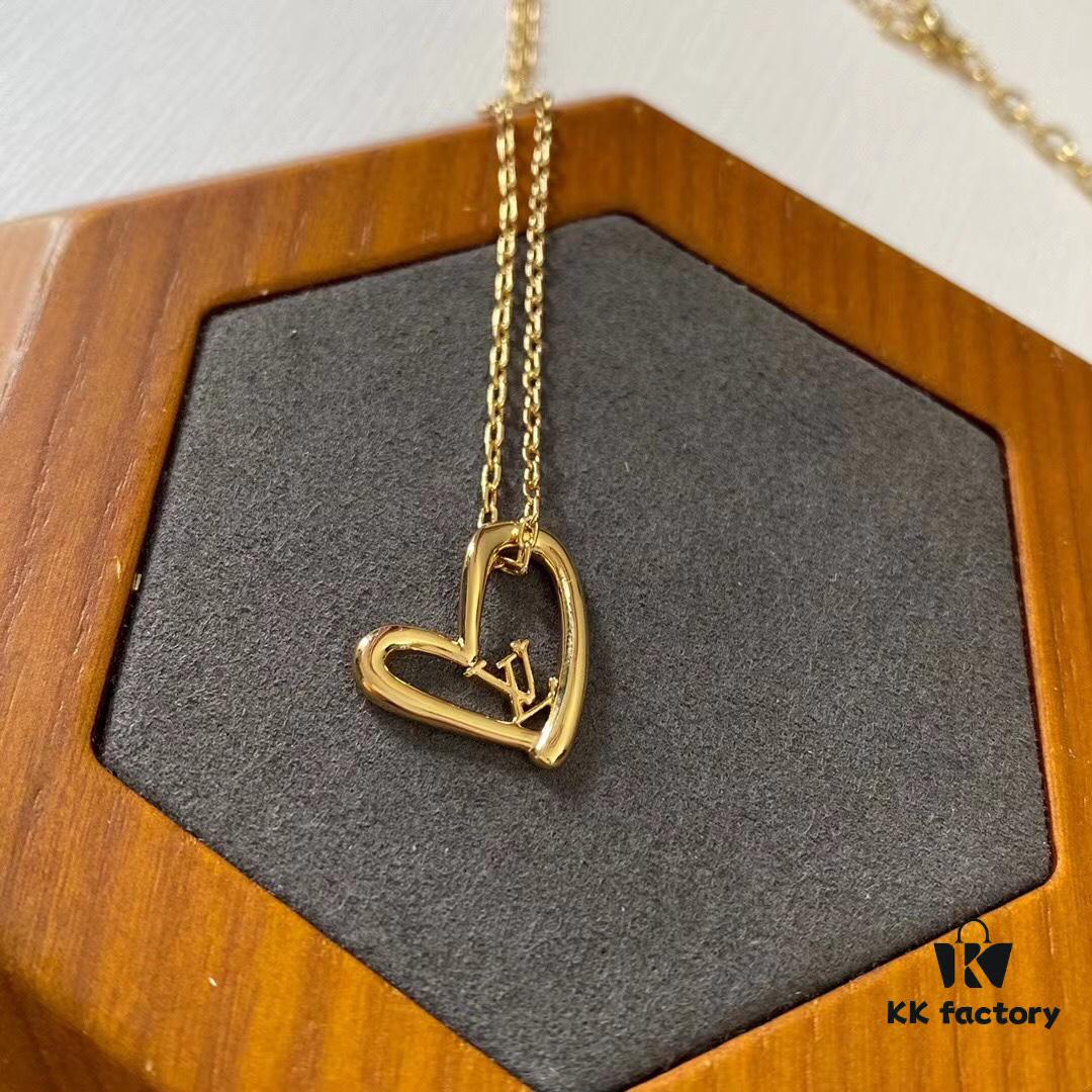 692fd06899f2d84055c89db1 LV 21 Valentine's Day Love Heart Necklace ZP Purchase Fall in Love Heart Necklace