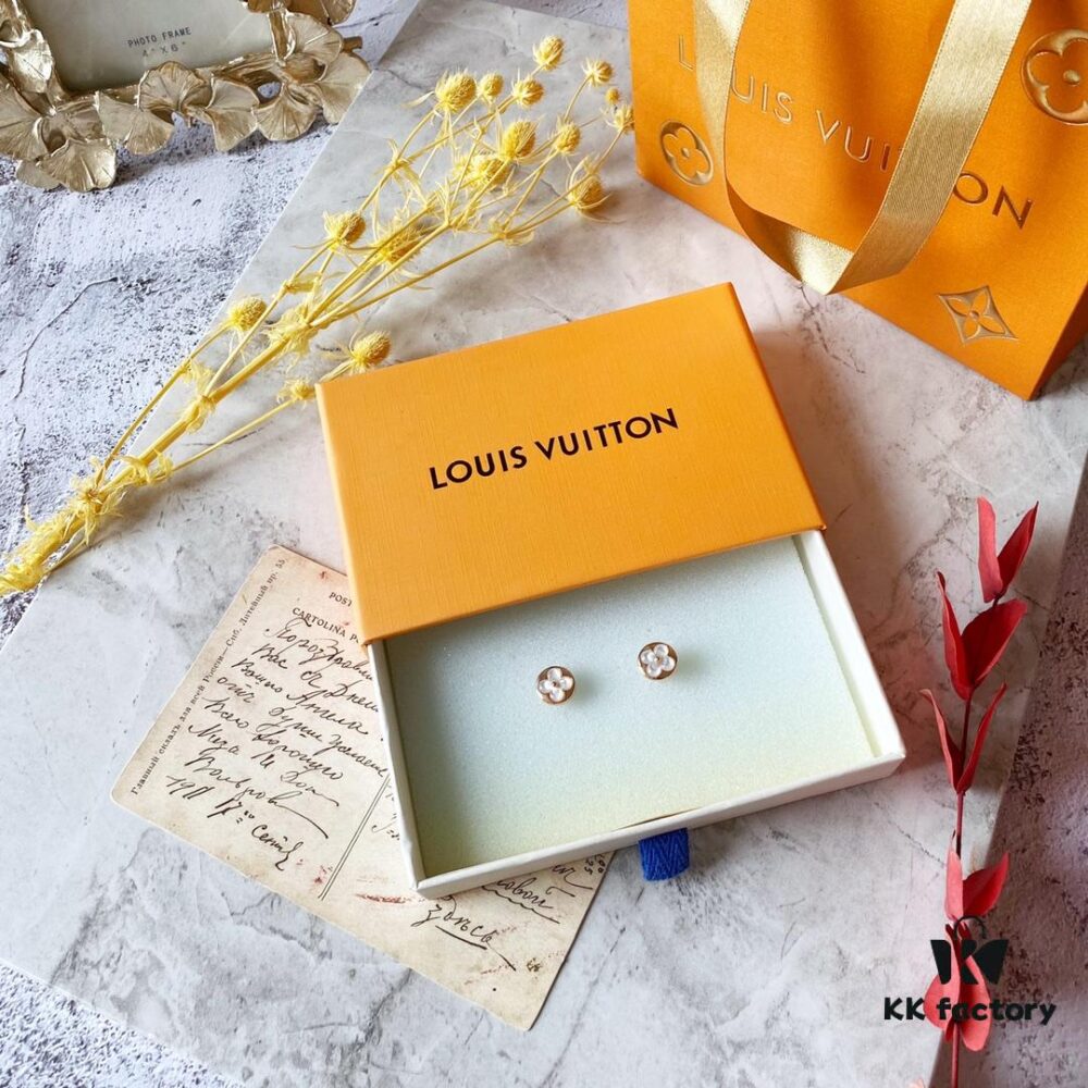 692fd08a99f2d84055c89df5 LV Round White Mother-of-Pearl Stud Earrings with 18K Rose Gold Plating