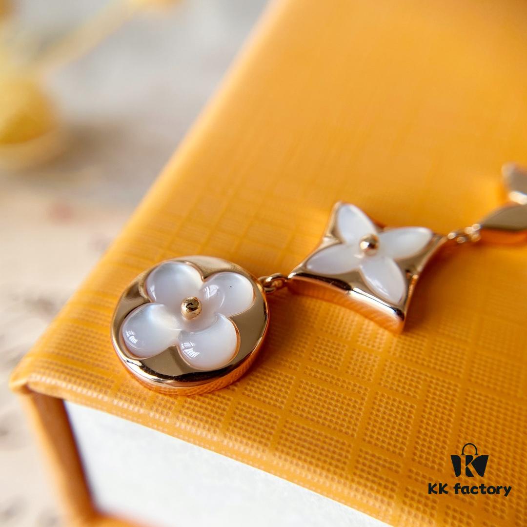 692fd09099f2d84055c89dff LV Round White Mother-of-Pearl Three Flower Necklace in 925 Sterling Silver with 18K Rose Gold Plating
