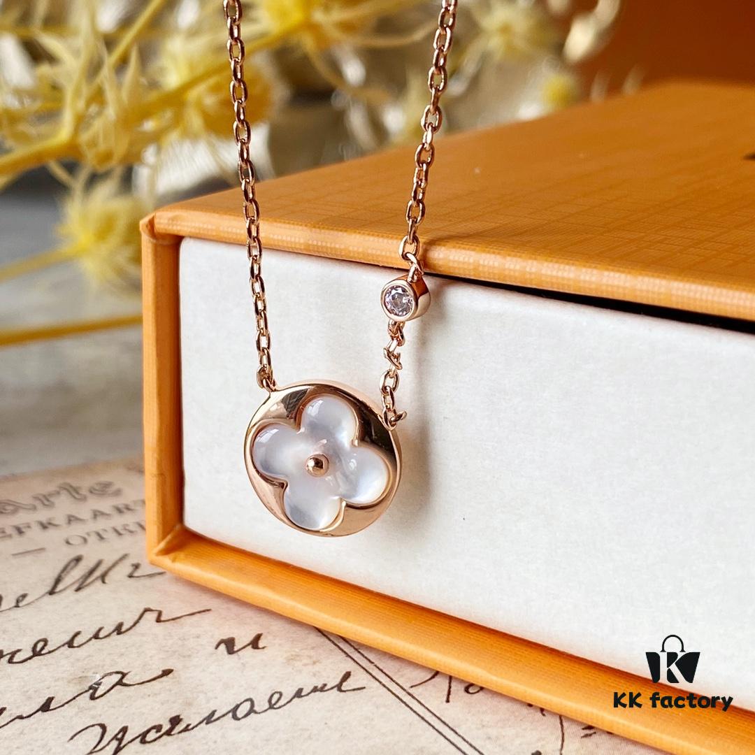 692fd09499f2d84055c89e05 LV Round White Mother-of-Pearl Necklace with 18K Rose Gold Plating and Swarovski Crystal Accents