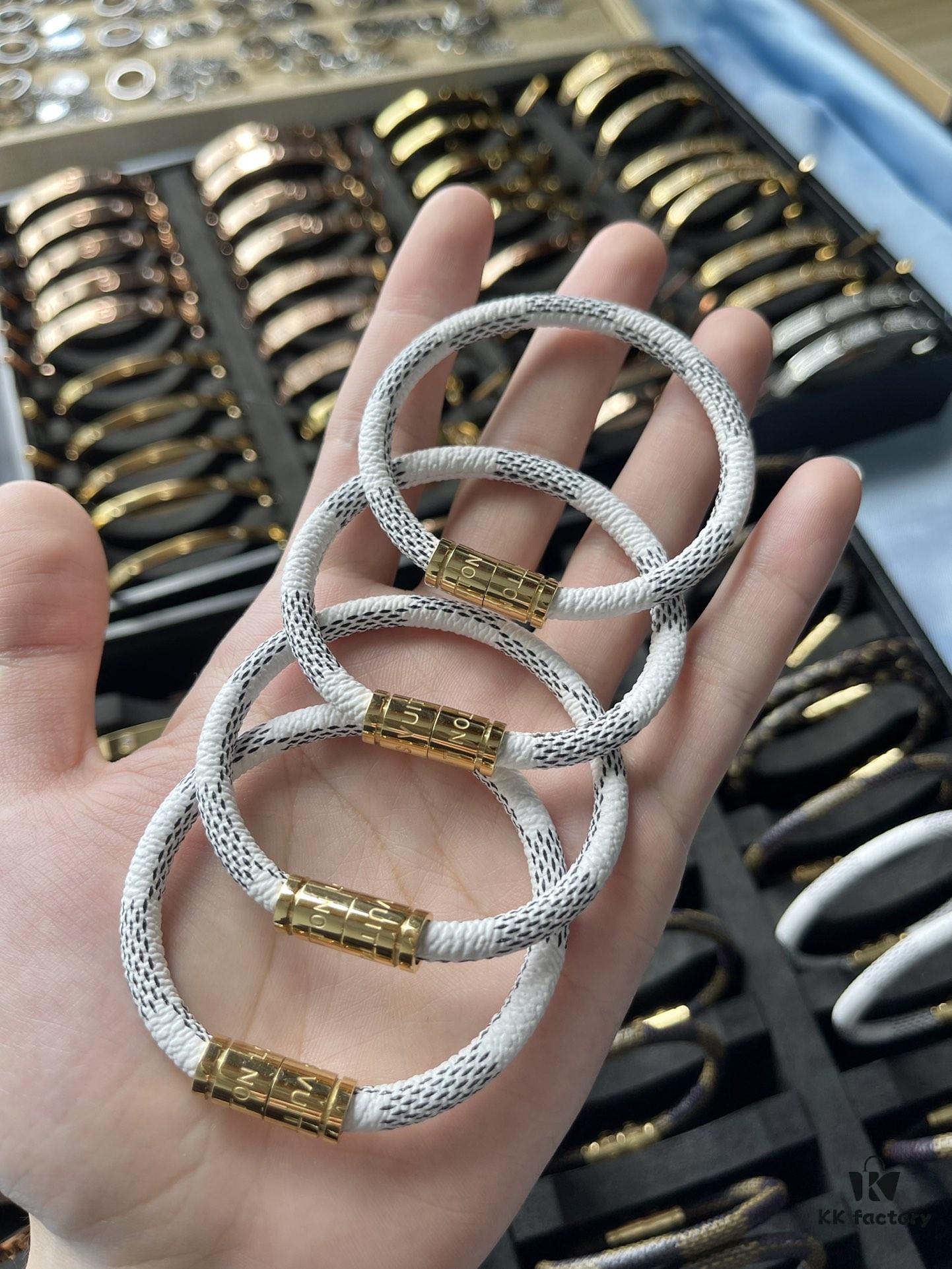LV Magnétique White Bracelet