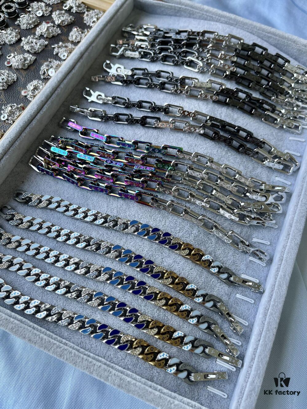 692fd0b999f2d84055c89e46 LV Bracelet