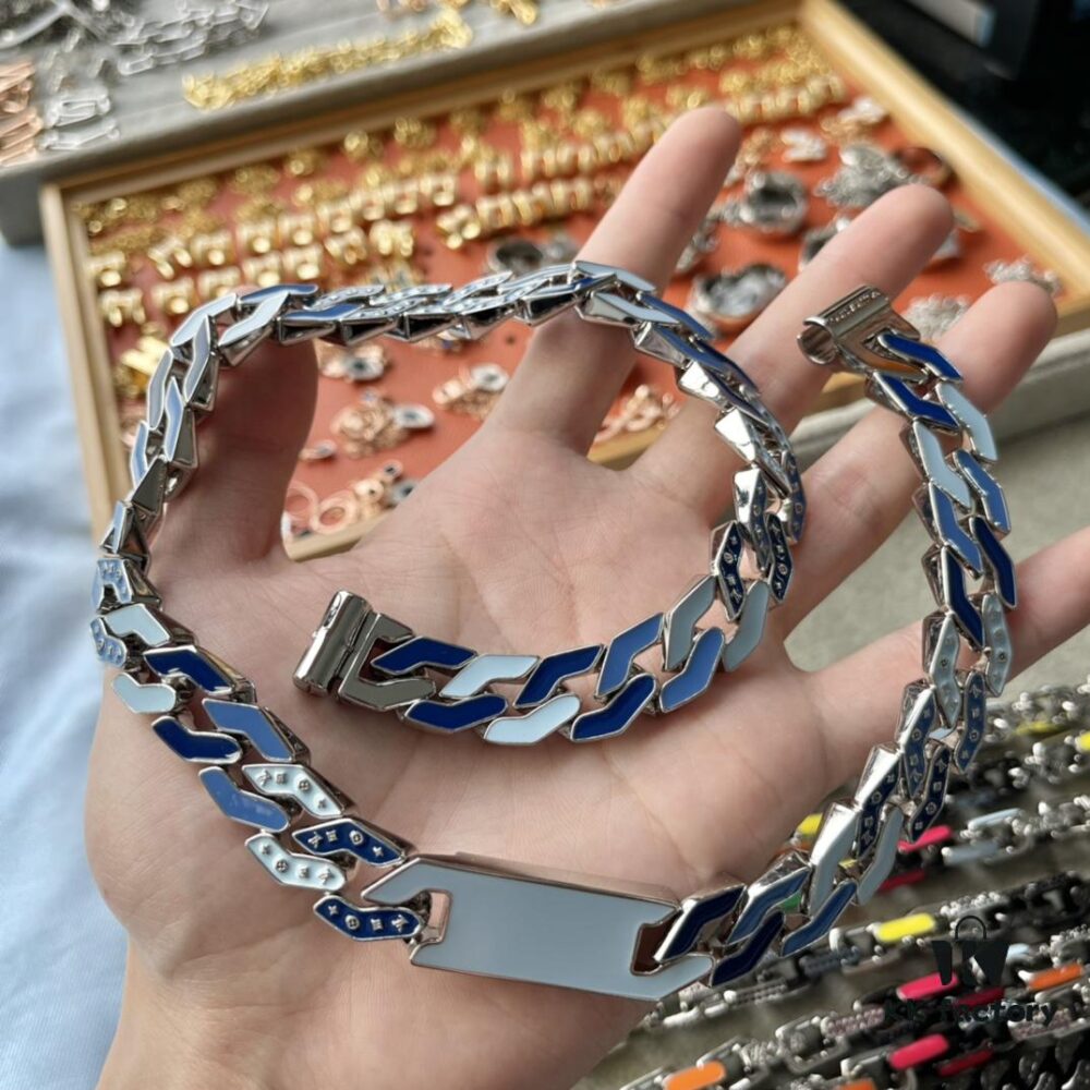 692fd0ee99f2d84055c89e99 LV Cuban Necklace