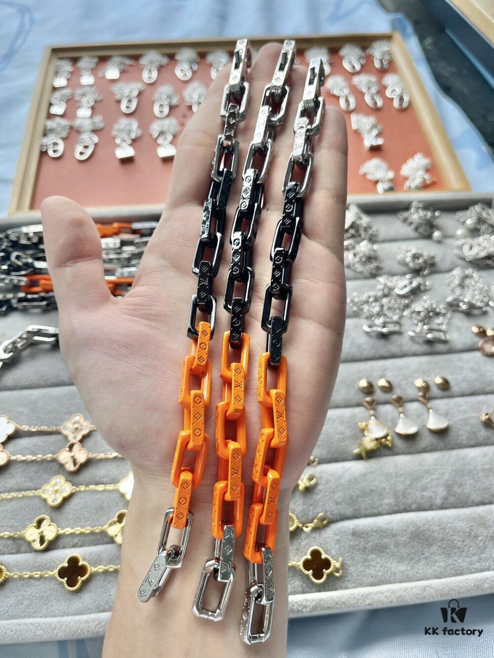 692fd10599f2d84055c89ec0 LV Tempered Bracelet