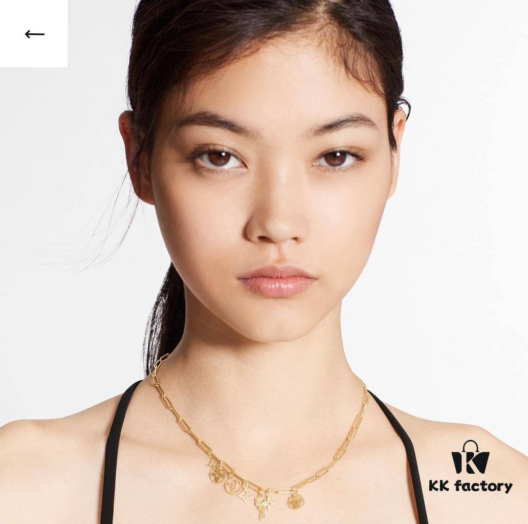 692fd10b99f2d84055c89ecd 👑LV Louis Vuitton Fall/Winter 2021 Fashion Chunky Chain Multi-Floral Necklace, New Arrival, Stylish Combination with LV Signature Elements, Official Website Selected Design Featuring Brilliant Faceted Craftsmanship for a Lustrous, Eye-Catching Shine from Every Angle, Elegant and Highly Recognizable with Minimalist Design
