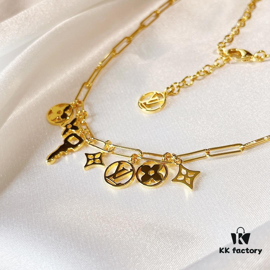 692fd10c99f2d84055c89ece 👑LV Louis Vuitton Fall/Winter 2021 Fashion Chunky Chain Multi-Floral Necklace, New Arrival, Stylish Combination with LV Signature Elements, Official Website Selected Design Featuring Brilliant Faceted Craftsmanship for a Lustrous, Eye-Catching Shine from Every Angle, Elegant and Highly Recognizable with Minimalist Design