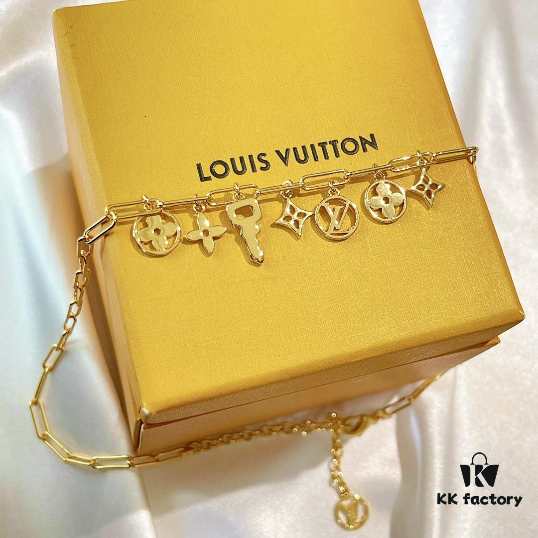 692fd10d99f2d84055c89ed0 👑LV Louis Vuitton Fall/Winter 2021 Fashion Chunky Chain Multi-Floral Necklace, New Arrival, Stylish Combination with LV Signature Elements, Official Website Selected Design Featuring Brilliant Faceted Craftsmanship for a Lustrous, Eye-Catching Shine from Every Angle, Elegant and Highly Recognizable with Minimalist Design