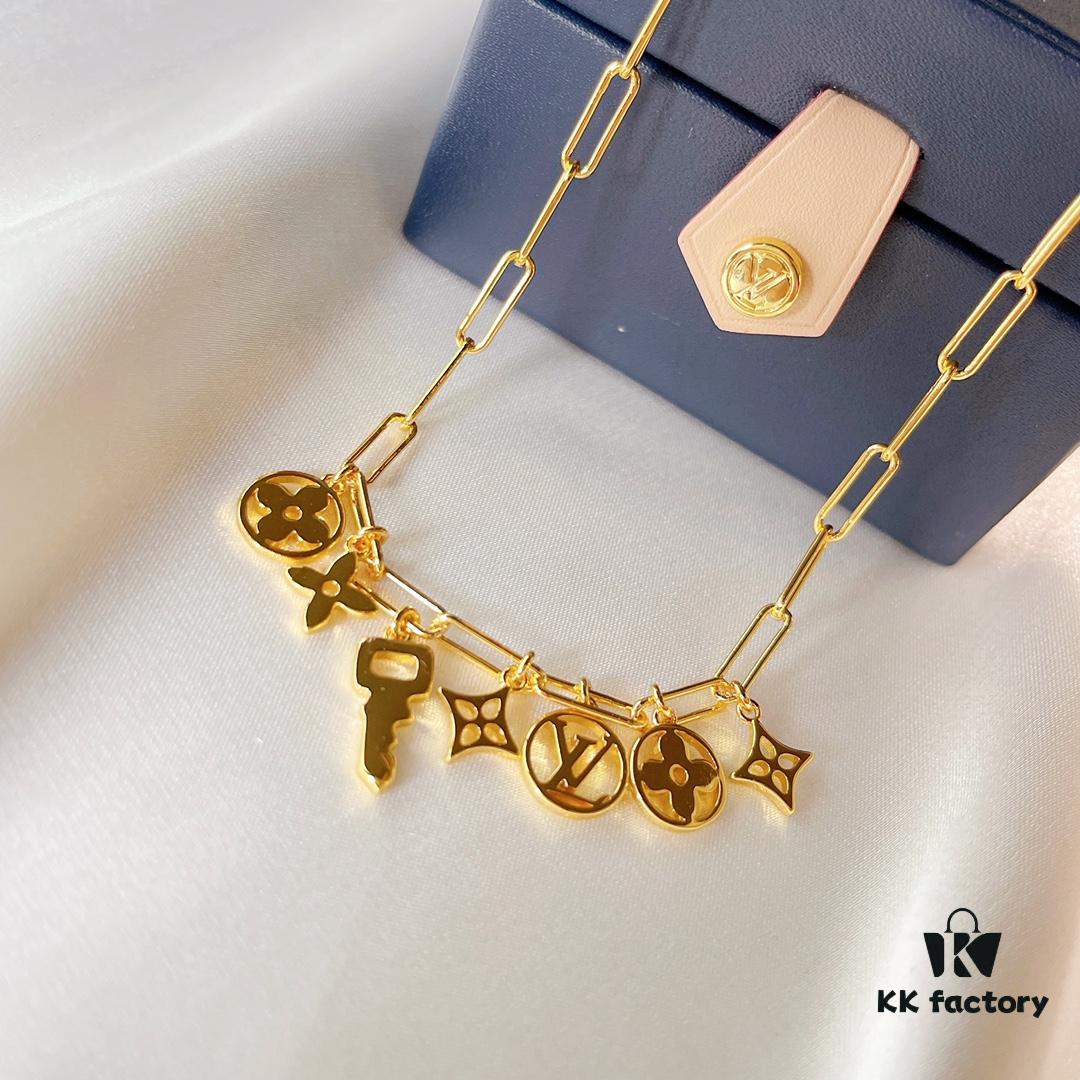 692fd10d99f2d84055c89ed1 👑LV Louis Vuitton Fall/Winter 2021 Fashion Chunky Chain Multi-Floral Necklace, New Arrival, Stylish Combination with LV Signature Elements, Official Website Selected Design Featuring Brilliant Faceted Craftsmanship for a Lustrous, Eye-Catching Shine from Every Angle, Elegant and Highly Recognizable with Minimalist Design