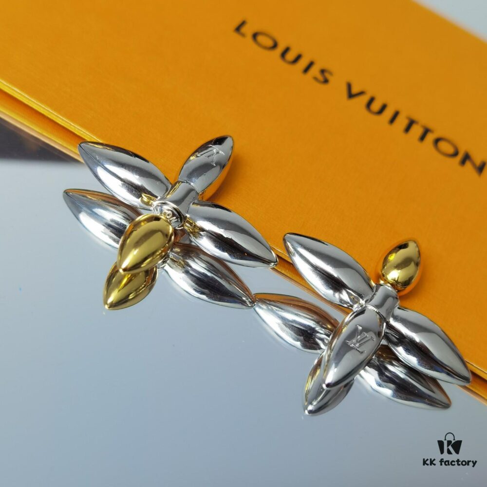692fd10e99f2d84055c89ed3 Lousiette Stud Earrings Subtly Presenting the Quiet Bloom of Monogram Flowers