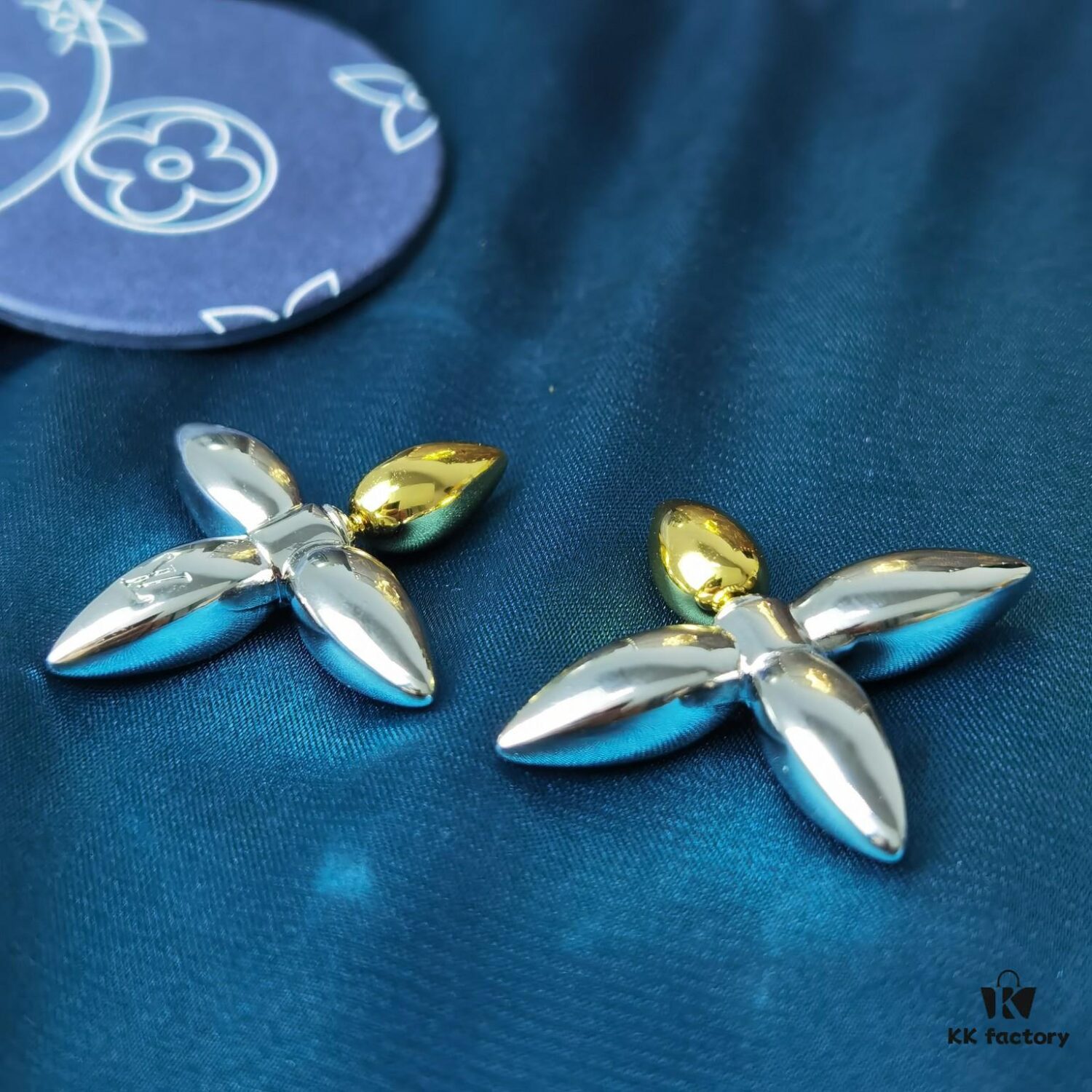 692fd10f99f2d84055c89ed4 Lousiette Stud Earrings Subtly Presenting the Quiet Bloom of Monogram Flowers