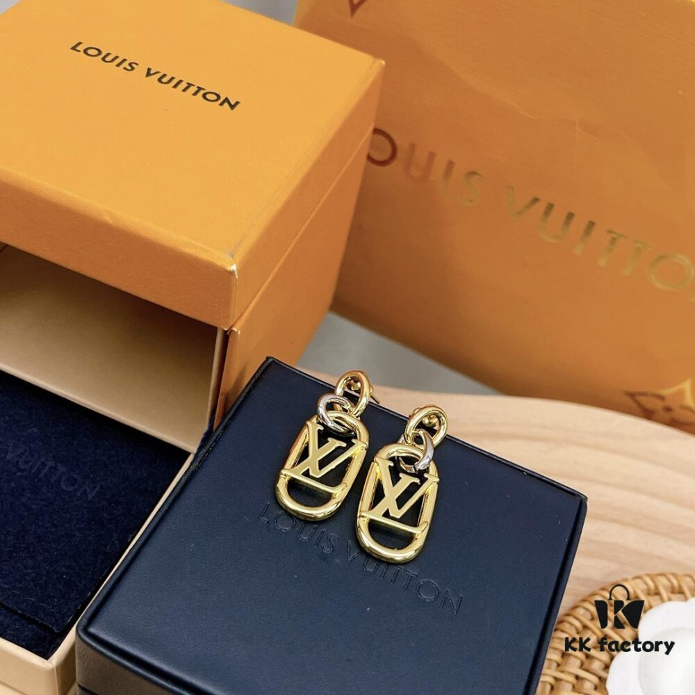 692fd11899f2d84055c89ee2 LV 2022 New Arrival Gold and Silver Dual-Tone Letter Earrings Louis Vuitton Luxury Custom Heavy Gold Plating One-to-One Craftsmanship