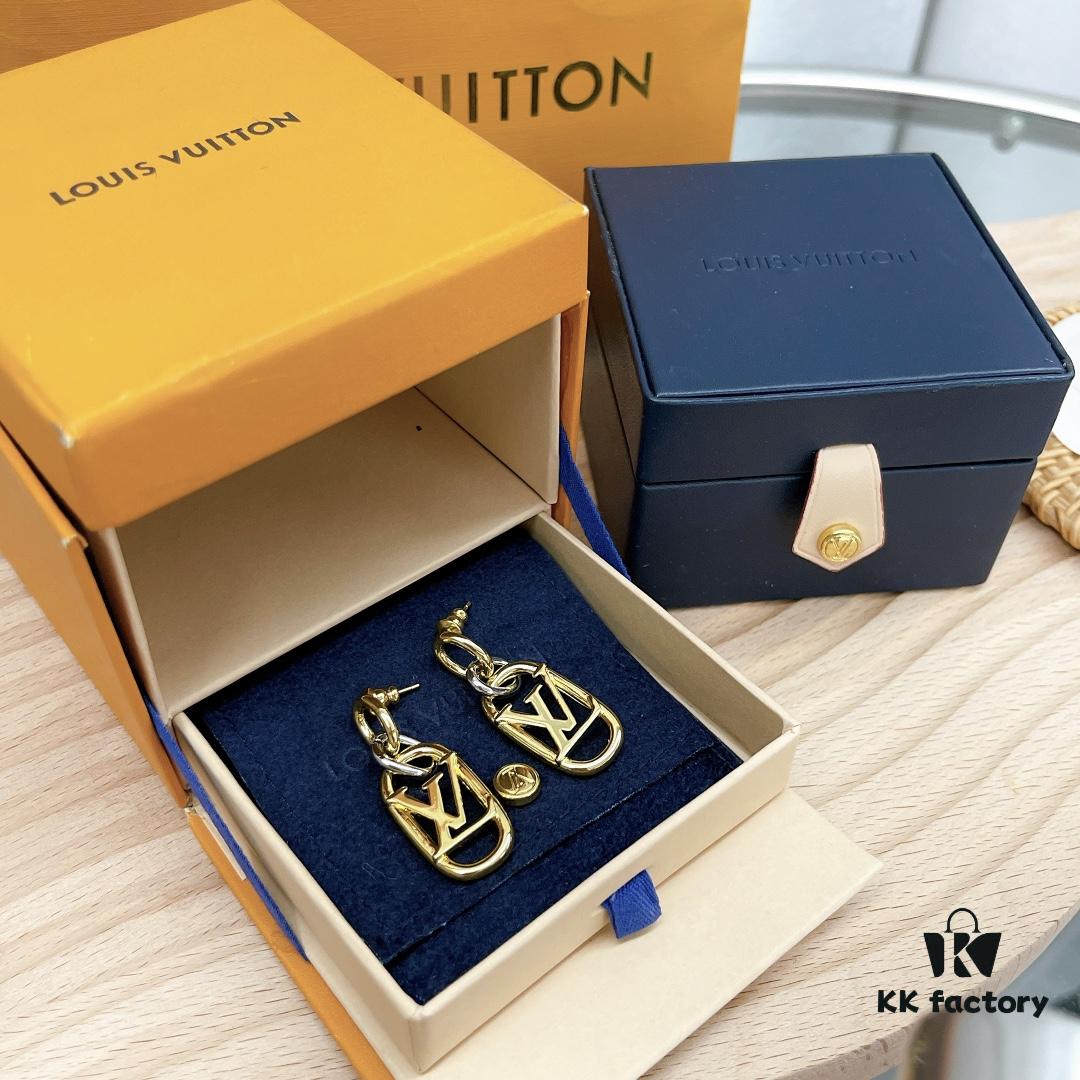 692fd11c99f2d84055c89ee9 LV 2022 New Arrival Gold and Silver Dual-Tone Letter Earrings Louis Vuitton Luxury Custom Heavy Gold Plating One-to-One Craftsmanship