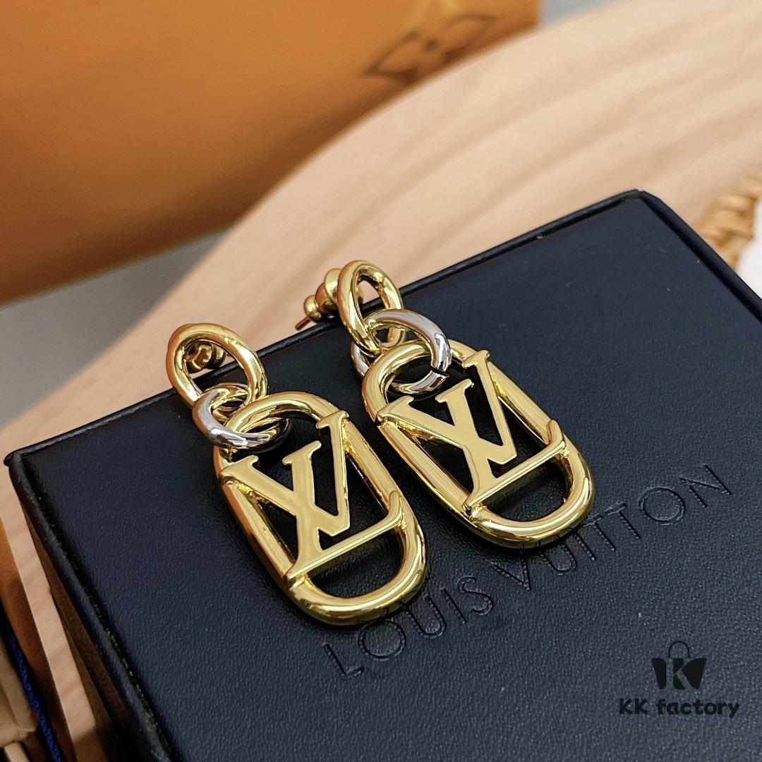 692fd11c99f2d84055c89eeb LV 2022 New Arrival Gold and Silver Dual-Tone Letter Earrings Louis Vuitton Luxury Custom Heavy Gold Plating One-to-One Craftsmanship