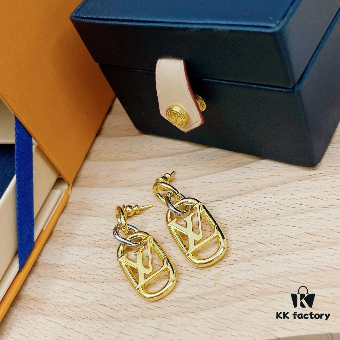 692fd11d99f2d84055c89eec LV 2022 New Arrival Gold and Silver Dual-Tone Letter Earrings Louis Vuitton Luxury Custom Heavy Gold Plating One-to-One Craftsmanship