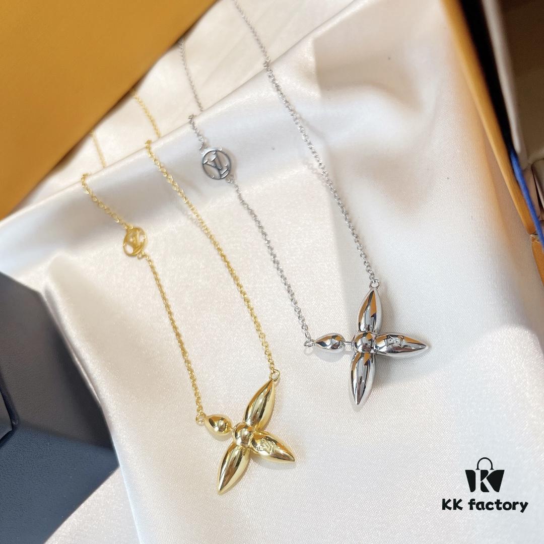 692fd11f99f2d84055c89eed LV Louis Vuitton 2021 Bestseller ZP Out of Stock Smooth Flawless Series Pea Cross Necklace Vintage Super Stylish Look