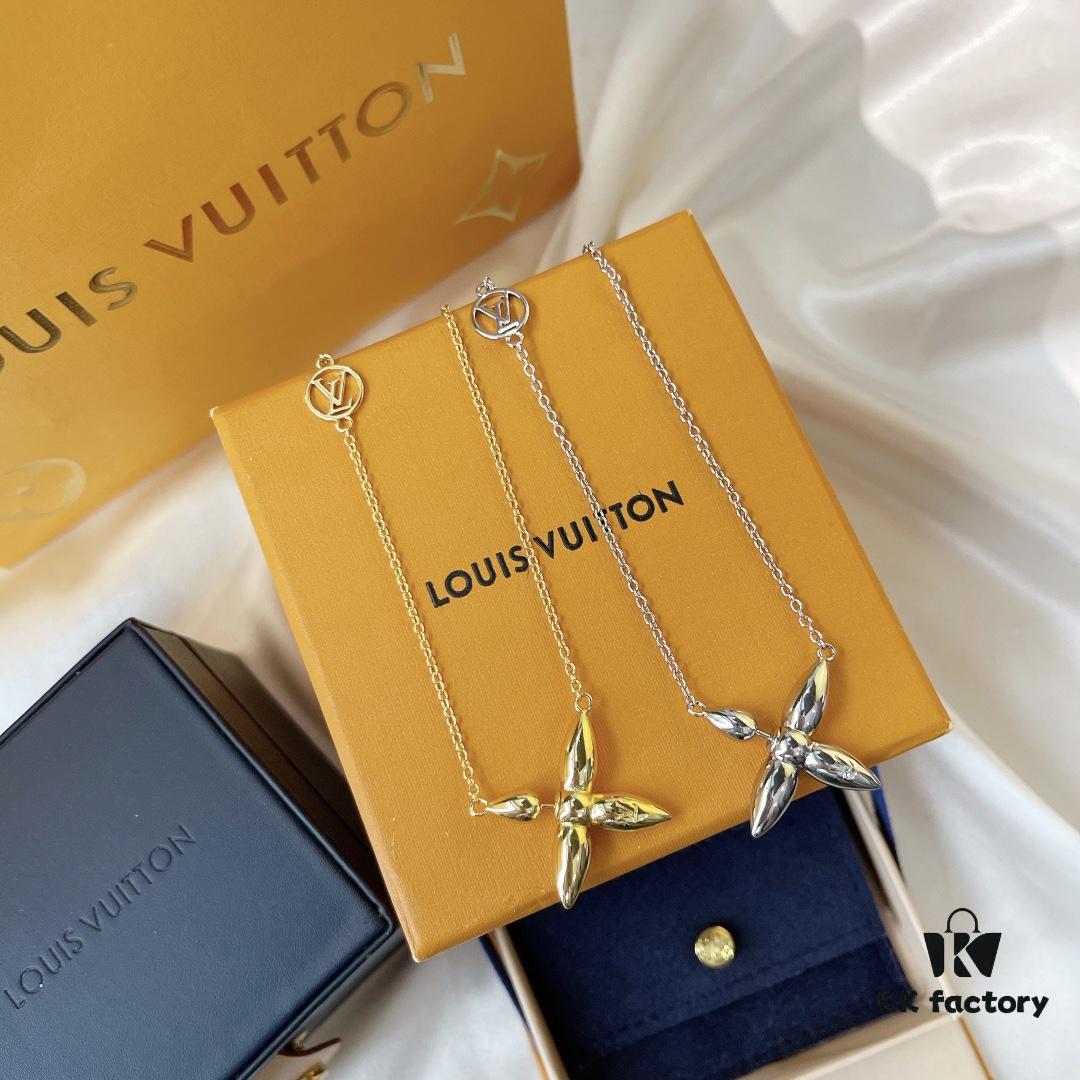 692fd12399f2d84055c89ef6 LV Louis Vuitton 2021 Bestseller ZP Out of Stock Smooth Flawless Series Pea Cross Necklace Vintage Super Stylish Look