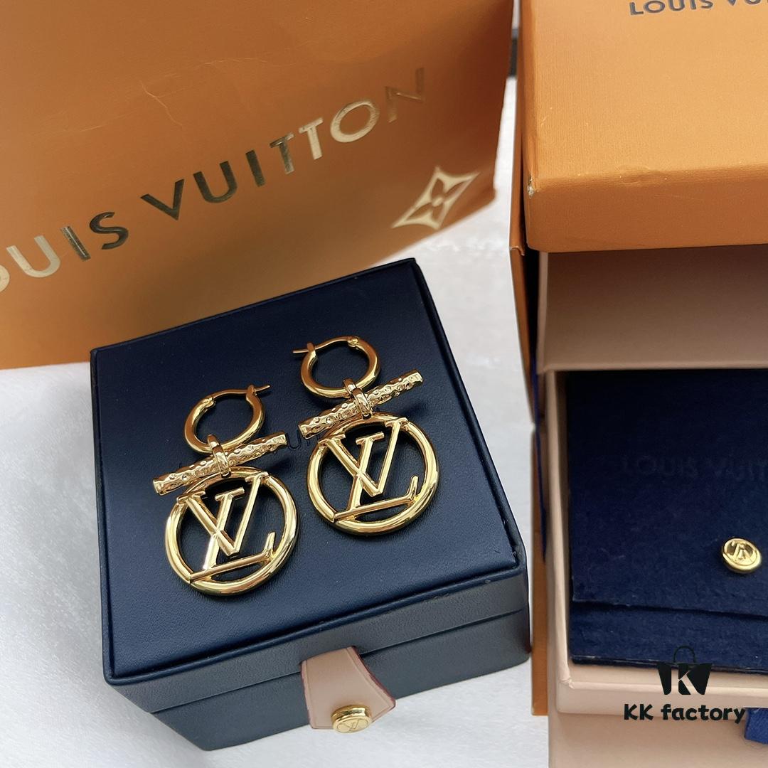 692fd12599f2d84055c89ef9 Lv Louis Vuitton 2022 Spring-Summer New Arrival Retro LV Letter OT Earrings