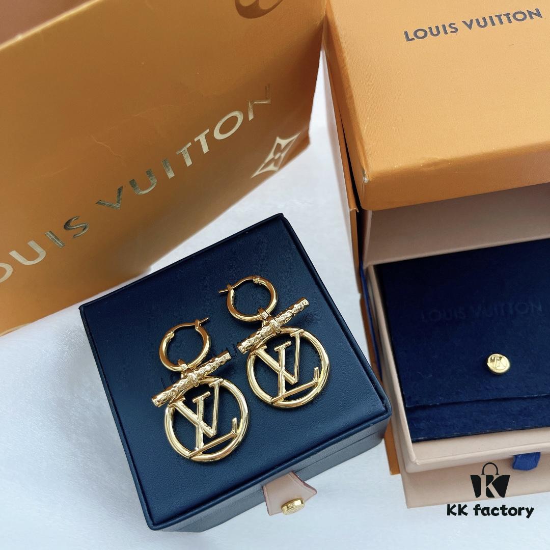 692fd12799f2d84055c89efb Lv Louis Vuitton 2022 Spring-Summer New Arrival Retro LV Letter OT Earrings