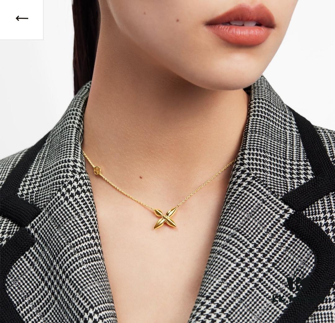 692fd12799f2d84055c89efc LV Louis Vuitton 2021 Bestseller ZP Out of Stock Smooth Flawless Series Pea Cross Necklace Vintage Super Stylish Look
