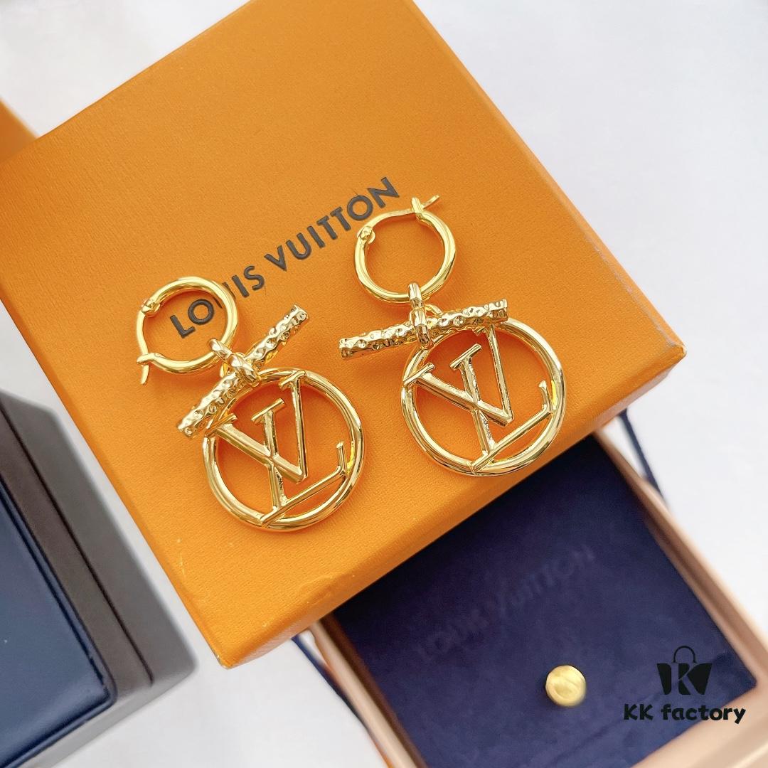 692fd12799f2d84055c89efd Lv Louis Vuitton 2022 Spring-Summer New Arrival Retro LV Letter OT Earrings