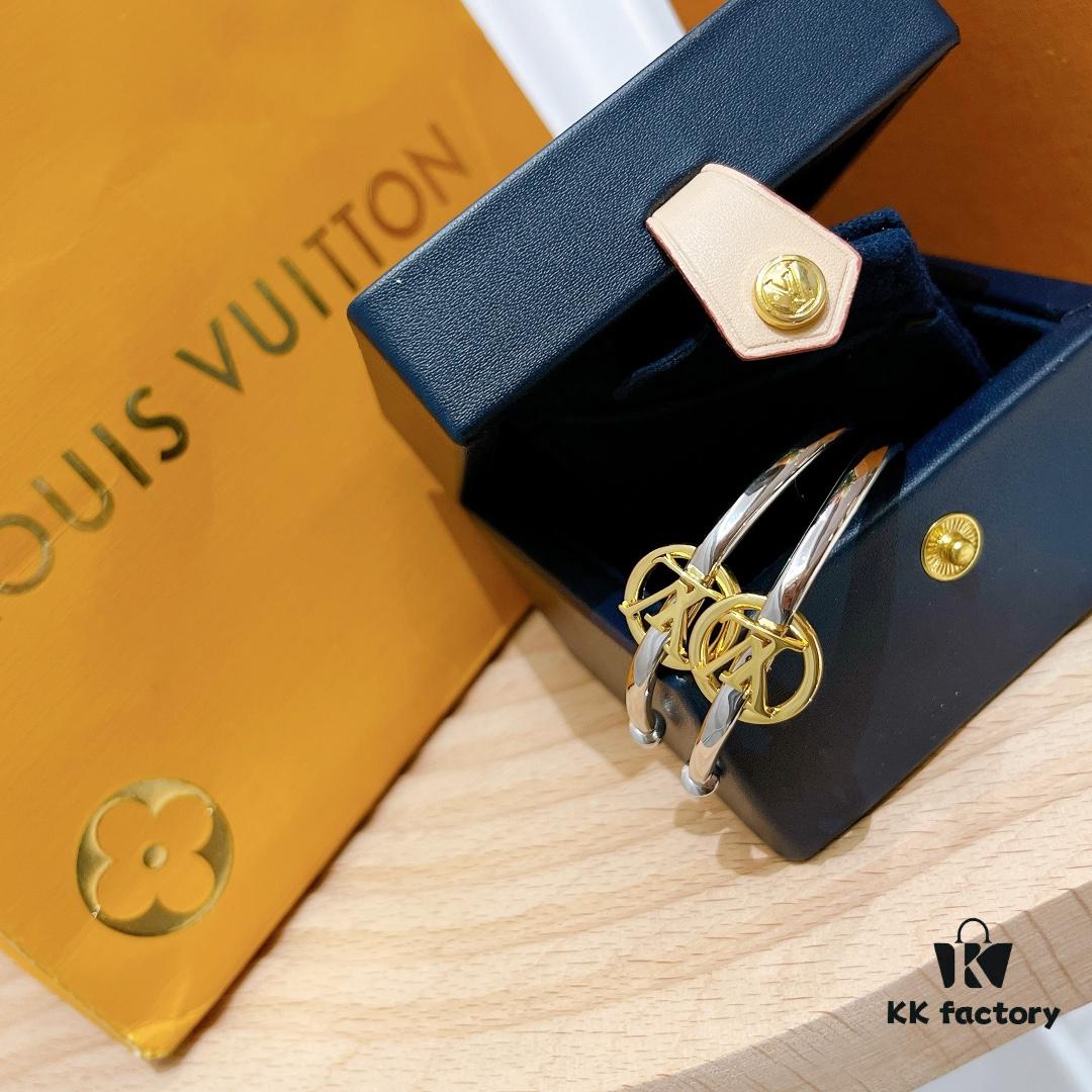 692fd12b99f2d84055c89f03 LV 2022 New Arrival Gold and Silver Dual-Tone Crescent Hook Earrings Louis Vuitton Luxury Custom Thick Gold Plating One-to-One Craftsmanship