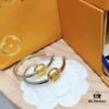 692fd13299f2d84055c89f10 LV 2022 New Arrival Gold and Silver Dual-Tone Crescent Hook Earrings Louis Vuitton Luxury Custom Thick Gold Plating One-to-One Craftsmanship