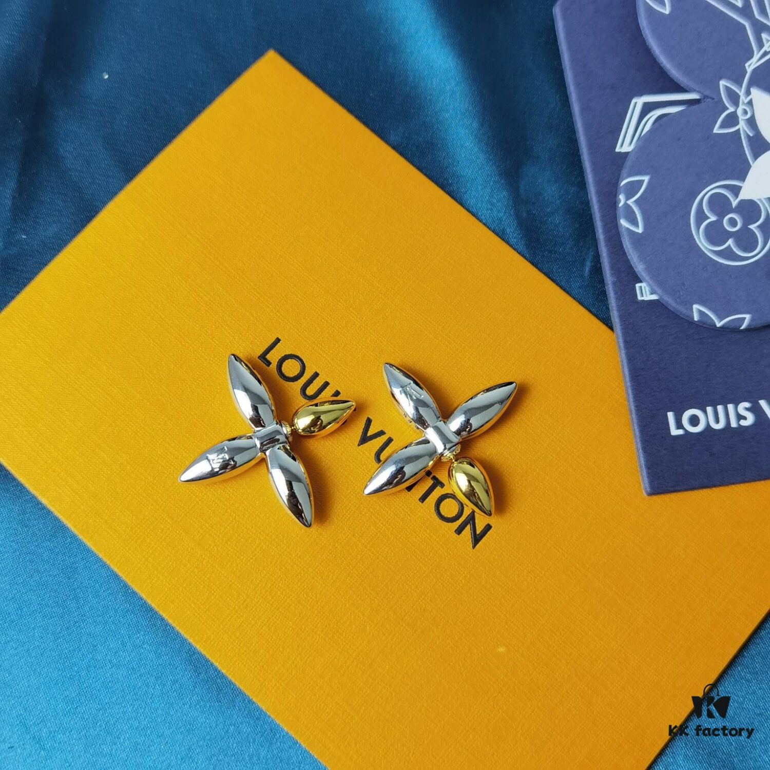 692fd13599f2d84055c89f15 Lousiette Stud Earrings Subtly Presenting the Quiet Bloom of Monogram Flowers