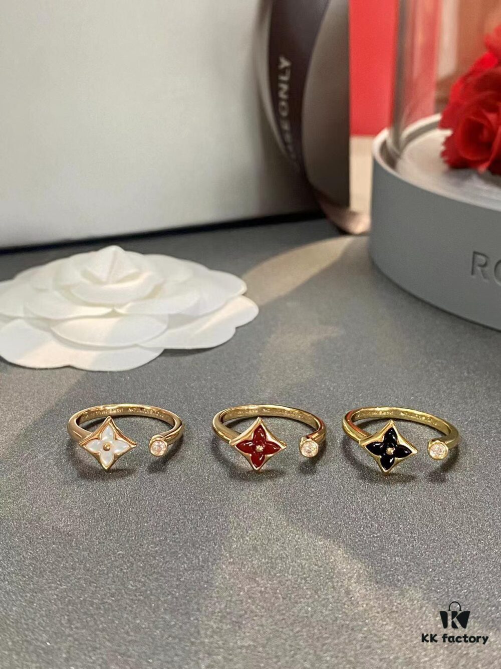 692fd13999f2d84055c89f20 New Arrival Louis Vuitton LV Mother-of-Pearl Clover Double Flower Ring Set, Minimalist and Elegant Style, Classic Versatile Jewelry, Premium German-Imported V Gold Plated with Thick Gold Coating, Default Rose Gold, Available in Yellow and White Gold